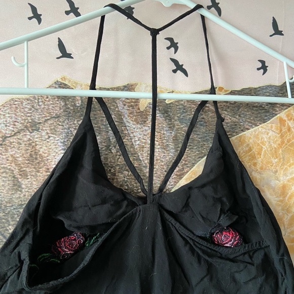 NO BOUNDARIES CUT BACK/CHEST Tank Top - Picture 2 of 4